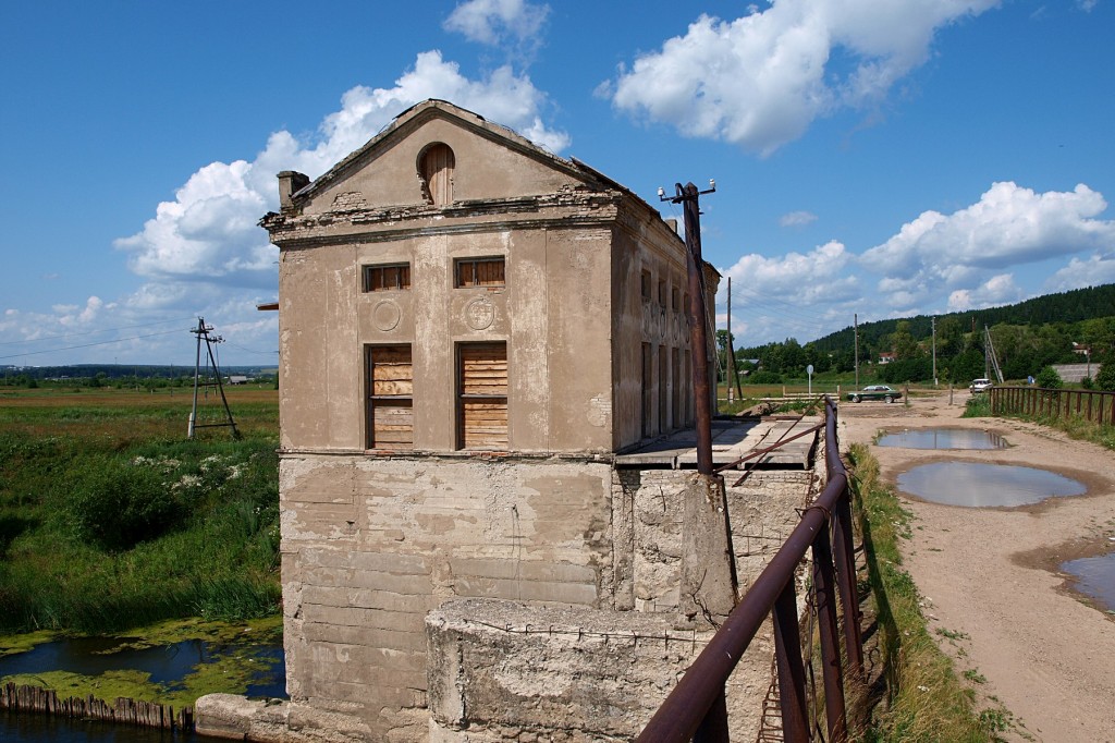 Бывшая ГЭС в с. Перевоз на реке Воя