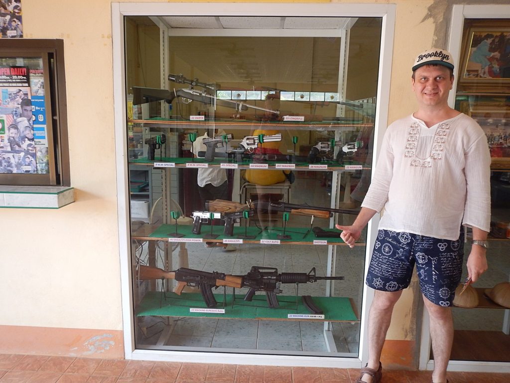 Витрина с оружием Ao Nang shooting range Krabi