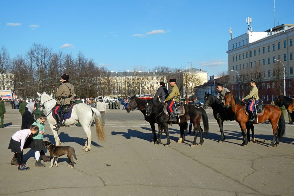 Конные казаки на репетиции парада Победы - 2015