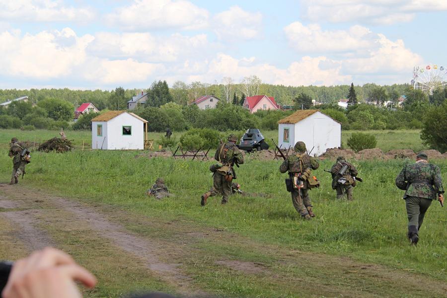 Наступление немецких войск на деревню - реконструкторский фестиваль «Живая история» 2019