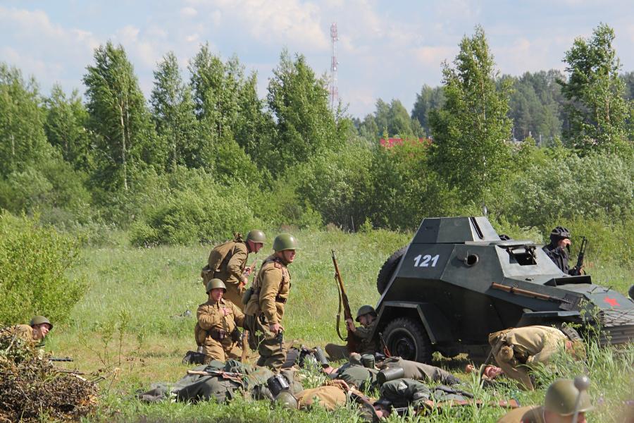 Совесткая армия входит в деревню - реконструкторский фестиваль «Живая история» 2019