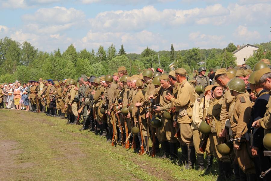 Построение реконструкторов в финале - реконструкторский фестиваль «Живая история» 2019