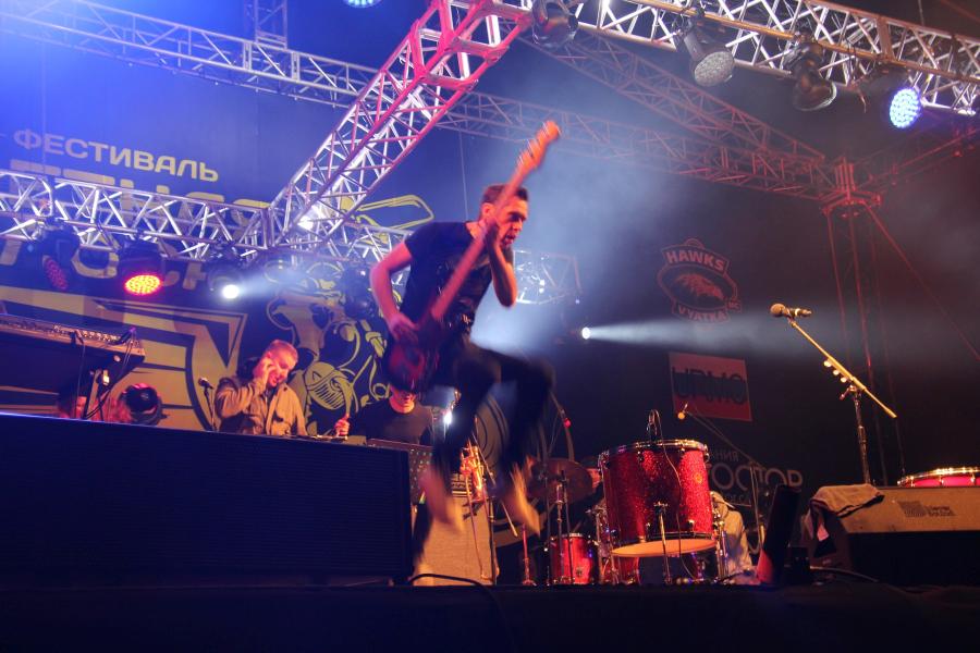 Макс Покровский, «Ногу свело!» на байк-рок фестивале «Взлётная полоса» 2019, день 1, аэродром Кучаны