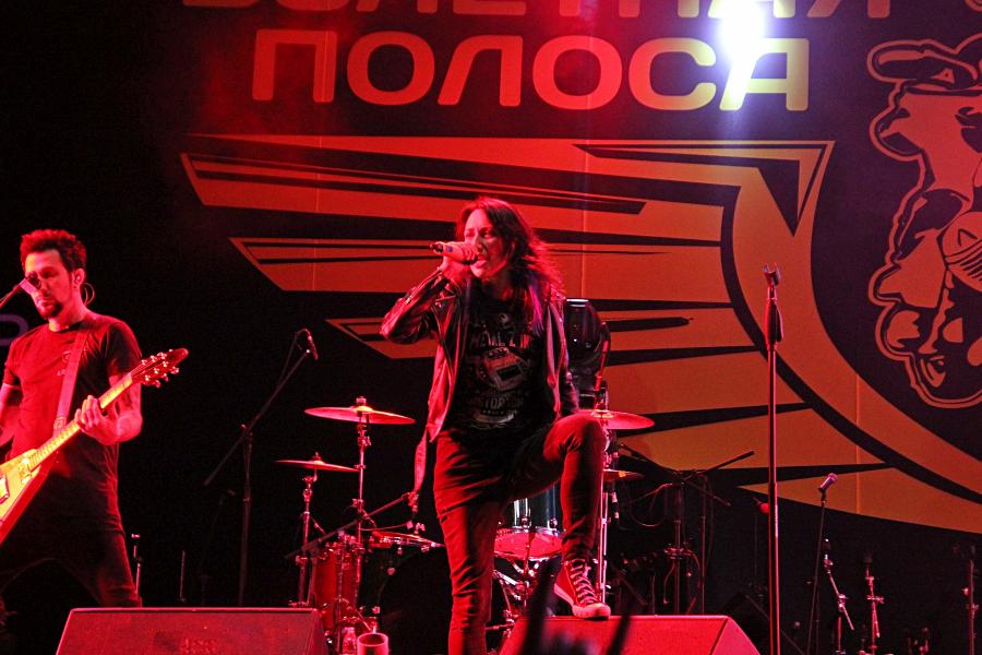 «Louna» (Лусинэ Геворкян) на байк-рок фестивале «Взлётная полоса» 2019, день 2, аэродром Кучаны