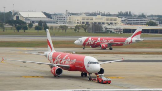 Самолёт AirAsia в аэропорту Дон Муанг (Бангкок)