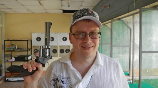 Я и Smith&Wesson Model 29 на стрельбище Ao Nang shooting range Krabi